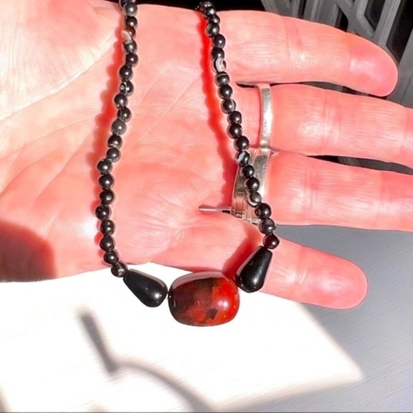 Women’s Necklace & Earring Set Black Glass Amber Beads magnetic- screw closure - Picture 3 of 4